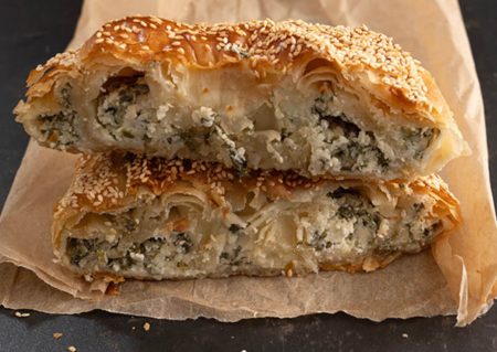 מאפה בצק עלים וגבינות